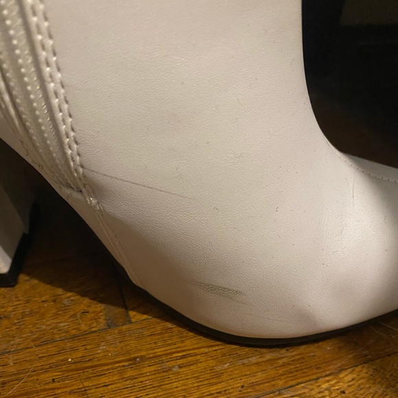 White pointed toe ankle boots - Picture 3 of 6
